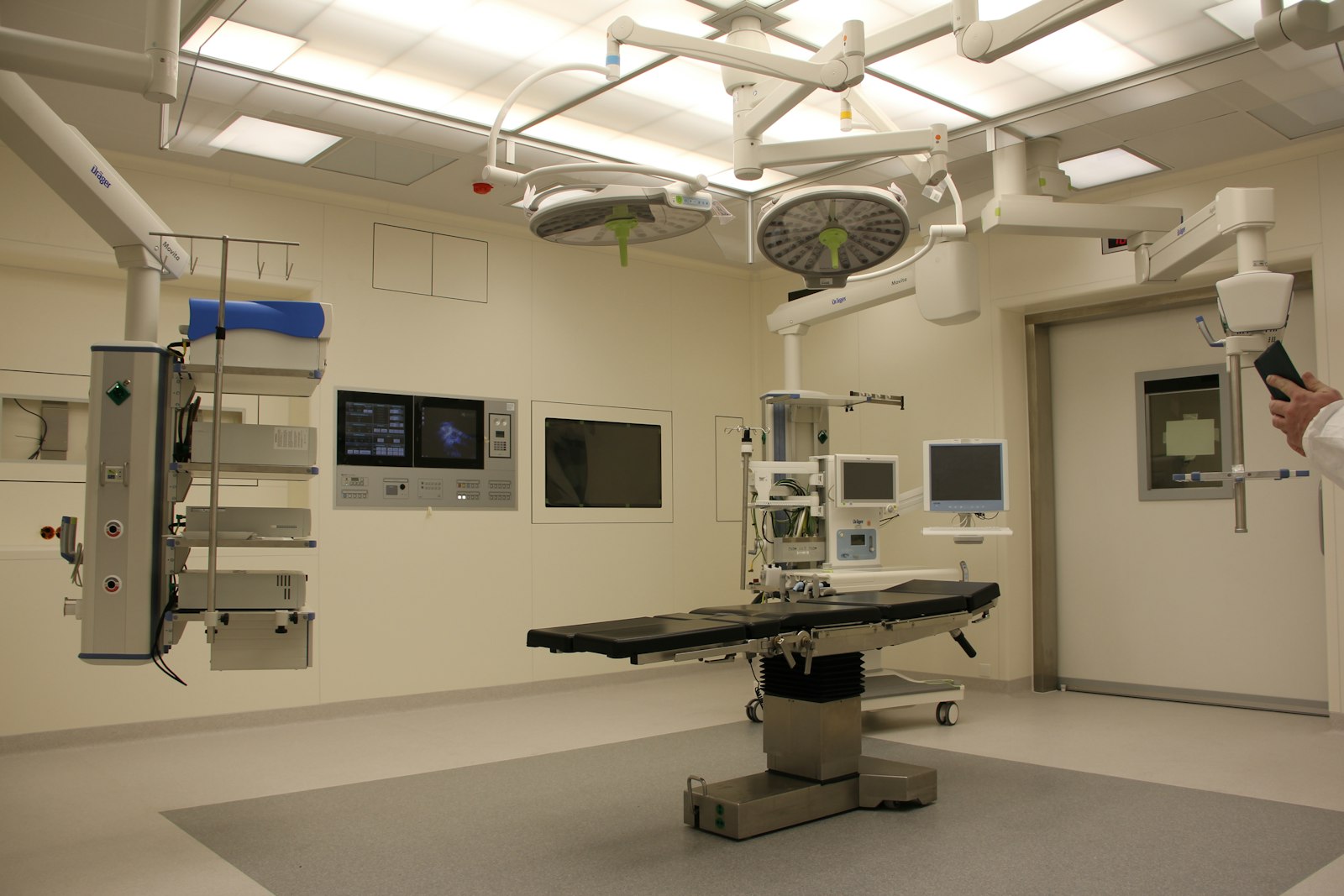 Bloc opératoire équipé - imagerie médicale LADGROUP